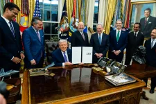 Donald Trump rendeletben tiltja meg az államoknak a mesterséges intelligencia szabályozását