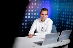 A Fidesz Németh Balázst, a közmédia korábbi híradósát indítja egyéniben Budapest IV. és XV. kerületben