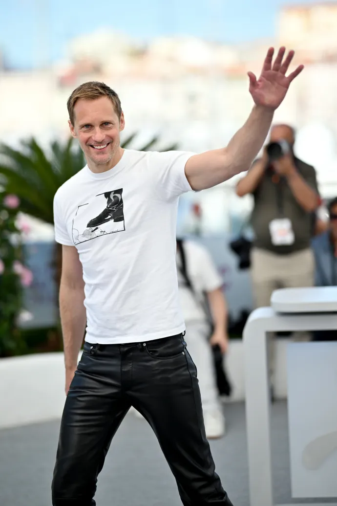 Alexander Skarsgård a londoni és a cannes-i filmfesztiválon – Fotó: Gareth Cattermole / Getty Images; Lionel Hahn / Getty Images