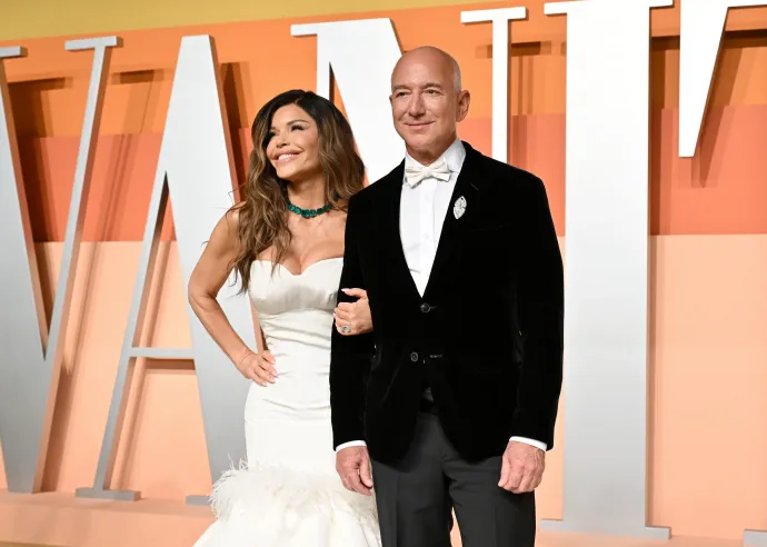 Jeff Bezos és Lauren Sánchez a Vanity Fair Oscar-partiján, 2025. március 2-án – Fotó: Axelle / Bauer-Griffin / Getty Images
