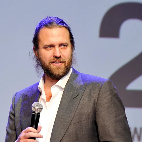 Bűnös a rendező, aki 11 millió dollárt csalt ki a Netflixtől, majd Rolls-Royce-okat kezdett vásárolgatni