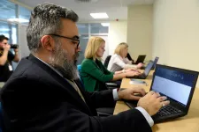 Tízszer több pénz ér a kormánynak egy gyári munkahely, mint egy pénzügyi