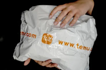 Eldőlt: hamarosan minden temus csomagunk után 1200 forint vámot fogunk fizetni