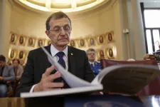 A 9. osztályos román irodalom új tanterve miatt áll a bál, több mint 200 tanár, író és kutató kérte a visszavonását