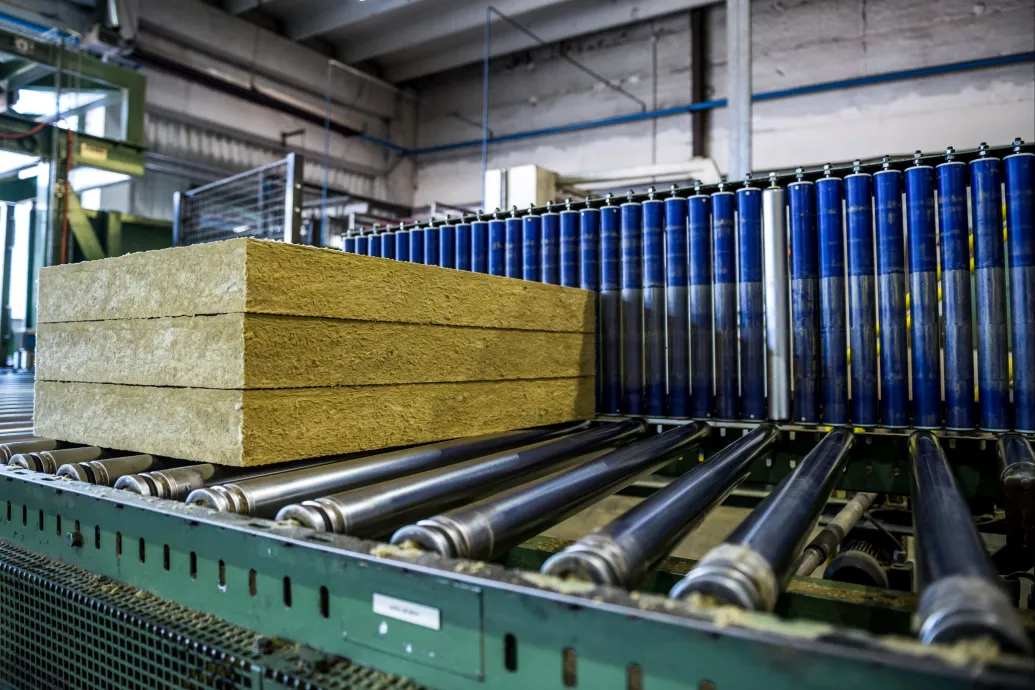 Dőlhet az ingyenpénz a lakossági szigetelési projektekbe, figyelnek is, kihez kerül