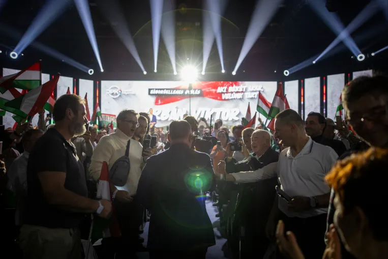 A Fidesz kiszervezte a kampányát egy cégnek, hogy ne lehessen kideríteni, mennyit költenek