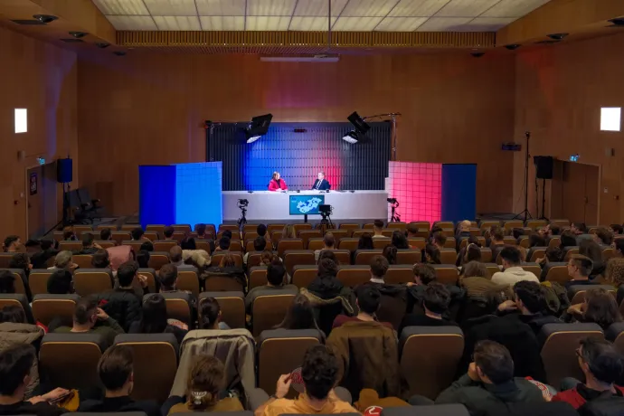 Arról szavaztatta meg a kolozsvári közönséget a Vétó, hogy beforrt-e már az Orbán okozta seb