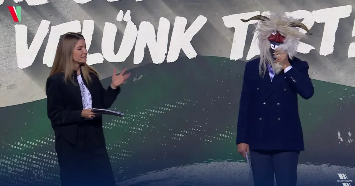 Rákay Philip busómaszkban lépett színpadra a mohácsi DPK-gyűlésen