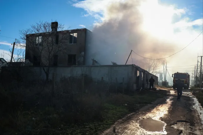 Egymillió háztartás maradt áram nélkül Ukrajnában az energiahálózatra mért orosz csapások miatt