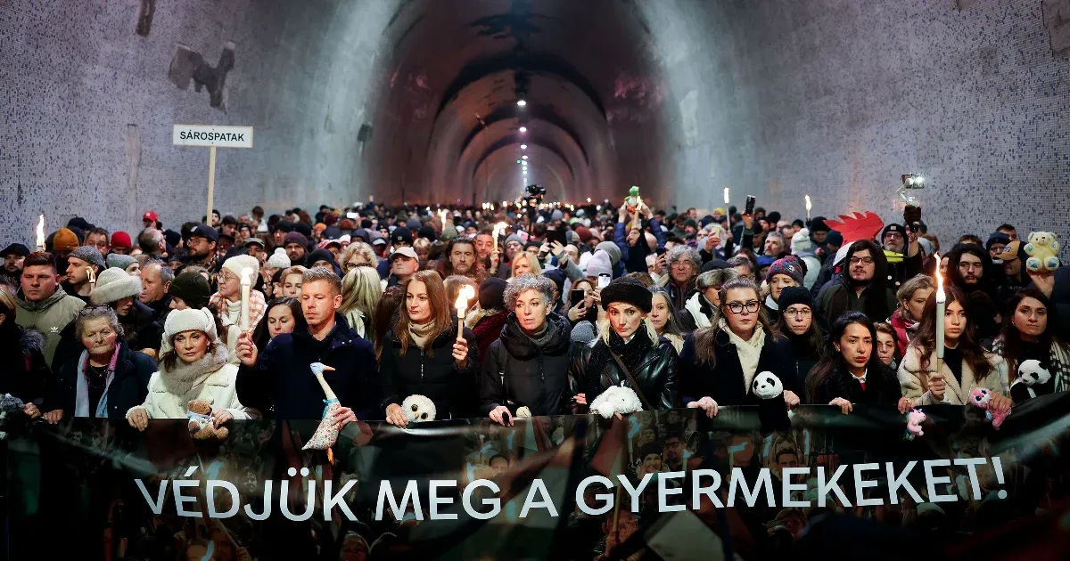 Az Attila úttól a Széchenyi térig tart Magyar Péterék menete