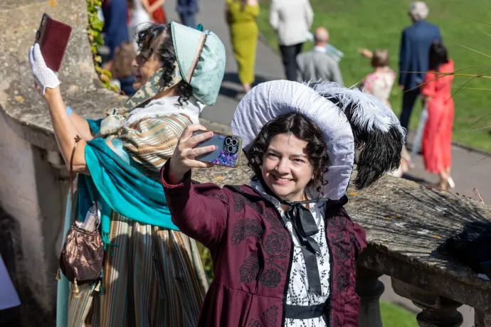 György-kori szobabicikli, proto-sisterhood és a boldogító nem – 250 éve született Jane Austen