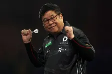 Rekord a darts-vb-n, 71 éves játékos nyert meccset
