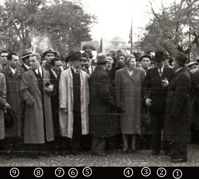 Felvonulás a bukaresti Kiseleff főúton Oroszország októberi forradalmának 27. évfordulója alkalmából (1944. november 7.). A képen Gheorghe Pintilie (3) is látható Gheorghe Gheorghiu-Dej (2) és Ana Pauker (4) között. Szintén a felvételen szerepel: Vasile Luca (1), Constantin Pîrvulescu (5), Iosif Rangheț (6), Andrei Pătrașcu (7), Emil Bodnăraș (8) és Lucrețiu Pătrășcanu (9) – Forrás: Wikipédia