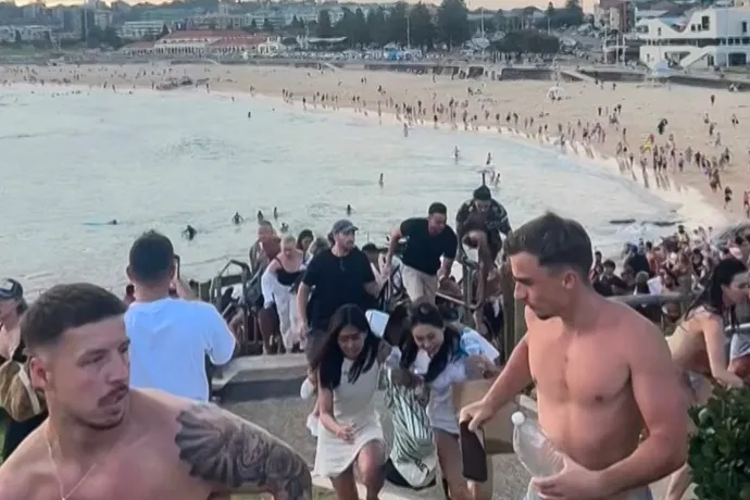 „Mindenki eldobott mindent, és futni kezdett, az emberek zokogtak. Borzalmas volt”