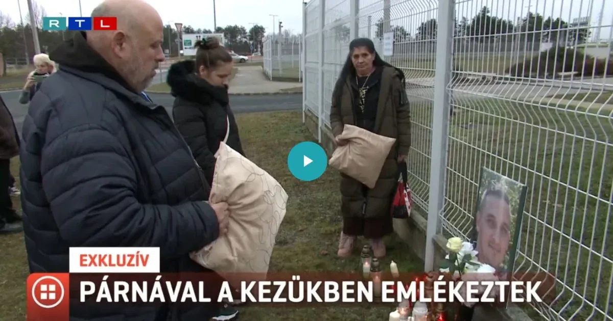 Párnával tüntettek egy elhunyt rab rokonai a veszprémi börtön előtt