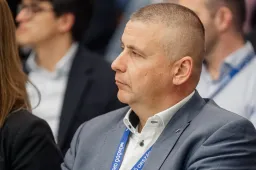 Megszüntették Ruszin-Szendi Romulusz önkéntes tartalékosi jogviszonyát is