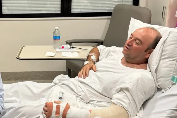 Hősként ünneplik a szír menekültet, Ahmed al-Ahmedet, aki kicsavarta a Bondi Beach-i támadó kezéből a fegyvert