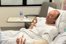 Hősként ünneplik a szír menekültet, Ahmed al-Ahmedet, aki kicsavarta a Bondi Beach-i támadó kezéből a fegyvert