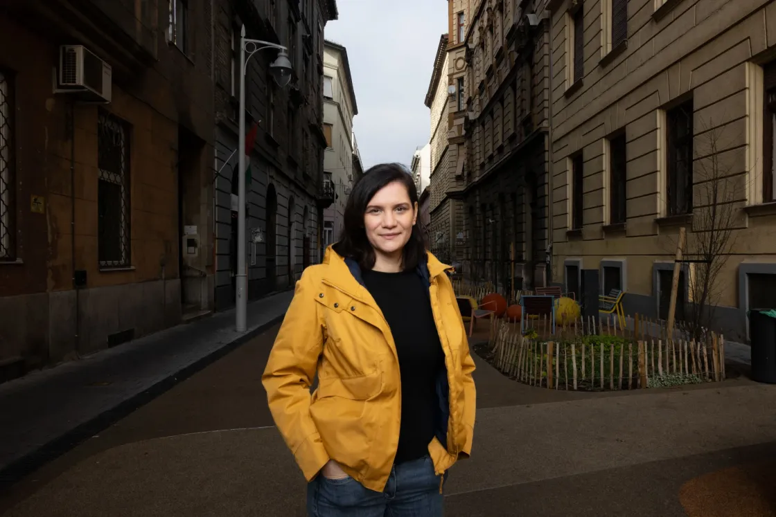 A könyvemet Orbán Viktornak ajánlanám, hogy lássa azt is, ami nem a bankszámlája meg a Putyin segge