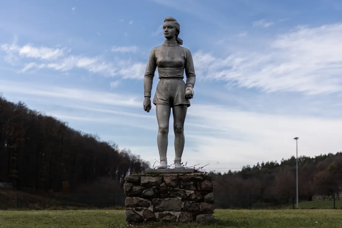 Michelangelo Dávidjának késői leszármazottját a komlói stadionban láthatjuk