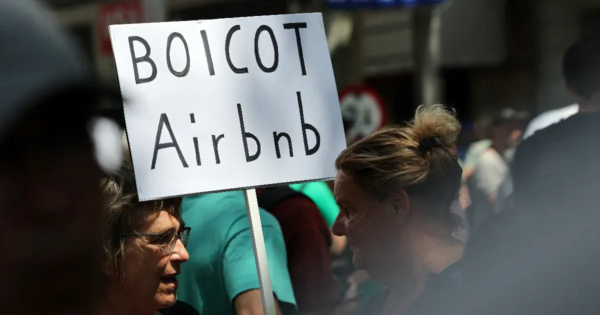 Több mint 24 milliárd forintnyi bírságot szabtak ki az Airbnb-re Spanyolországban