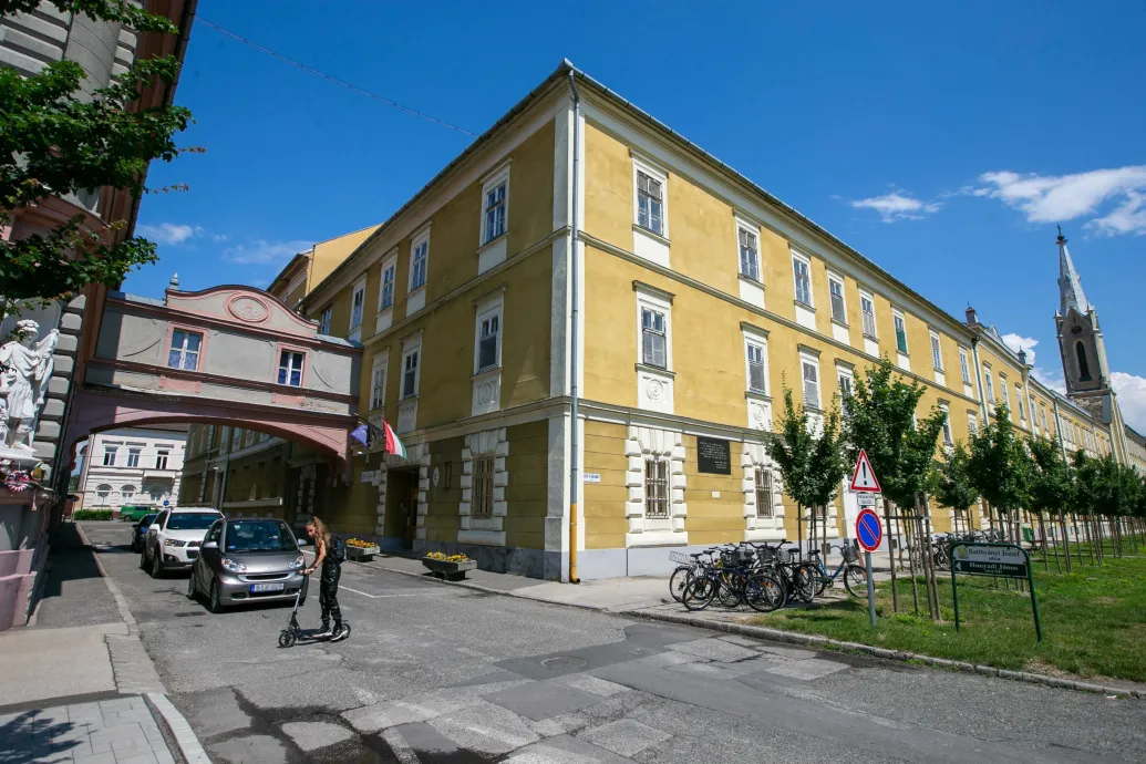 Döbbenetes gyermekbántalmazásokról szóló ombudsmani jelentésről posztolt Magyar Péter