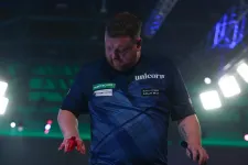 Darts-vb: belevert párszor az asztalba az egyik kiemelt versenyző, miután kiesett