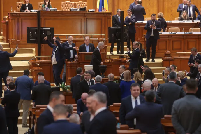 A Bolojan-kabinet elleni indítvány nem, a környezetvédelmi miniszter elleni viszont kiborította a koalíciós bilit