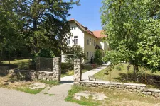 Sötét szobába zárta az óvodásokat, és a gyerekek haját rángatta a soproni gyermekotthonban, kirúgták