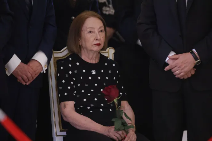 Exhumáltak egy korábbi minisztert, mert gyanúsak voltak a halálának körülményei