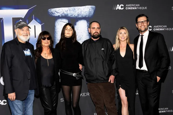 Nehéz kapcsolata volt szüleivel Rob Reiner fiának, akit most a filmes házaspár meggyilkolásával gyanúsítanak