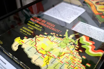 Három szín, amiknek a szétválasztás helyett inkább össze kellene kötni minket