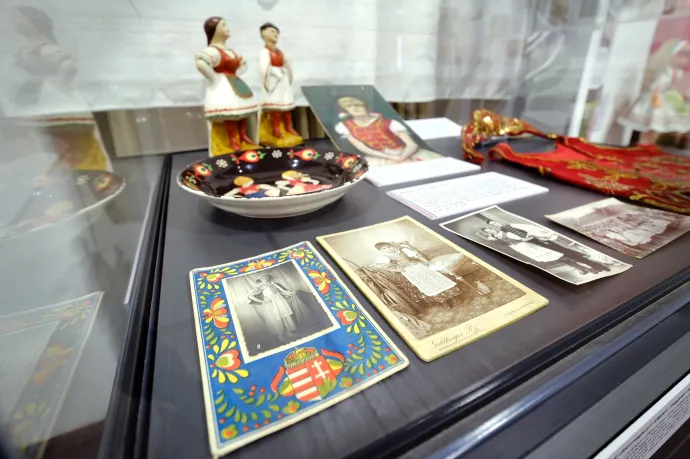 Nemzeti színek a népviseleteken – Fotó: Gűth Ervin / Telex