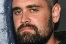 Vádat emeltek Nick Reiner ellen szülei meggyilkolása miatt, akár halálbüntetést is kaphat