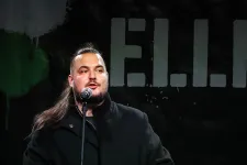 Politikai tartalmú, explicit szövegek miatt mondta le a Cinema City a Radics Petivel tervezett együttműködését