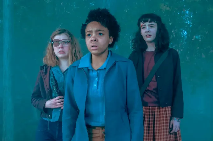 Marge, Ronnie és Lilly a sorozatban (Matilda Lawler, Amanda Christine és Carla Stark) – Fotó: Warner Bros. Discovery