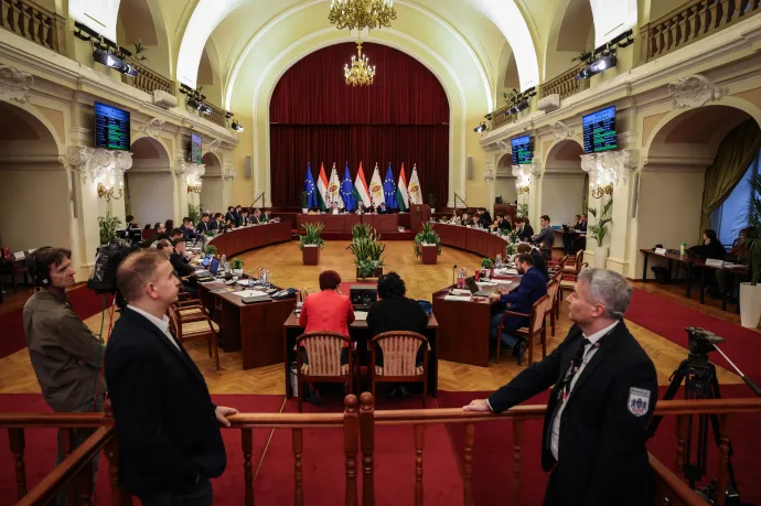 „Menjenek és lobbizzanak a kormányuknál pénzért” – a 2026-os költségvetésről vitáztak a fővárosi képviselők