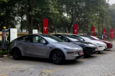 Három hónap múlva megvonhatják a Tesla gyártási és eladási engedélyét Kaliforniában