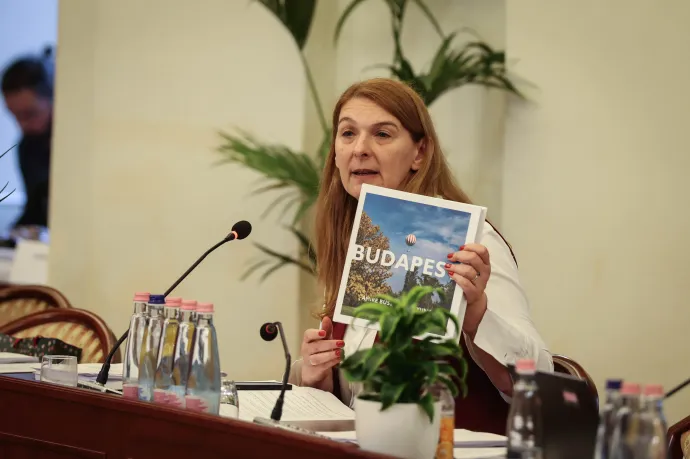 Orbán Viktor küldött ajándékot Baranyi Krisztinának a fővárosi húzáson egy fideszes képviselőn keresztül