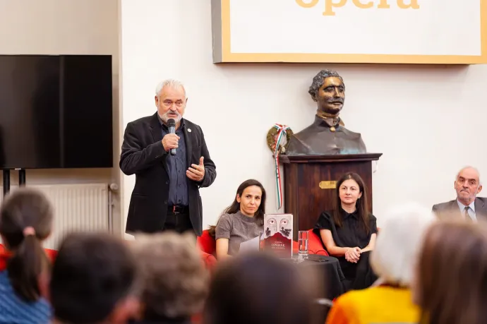 Szép Gyula igazgató a Kolozsvári Magyar Operában – Fotó: KMO Facebook-oldal