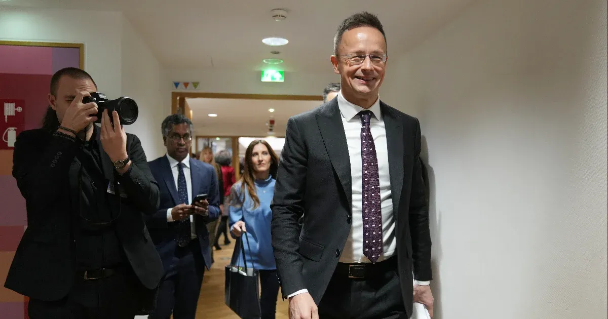 Szijjártó: Ha Evelin a Tisza Párthoz jelentkezett volna sajtósnak, ugyanez a médiavilág úgy ünnepelné, mint világsztárt