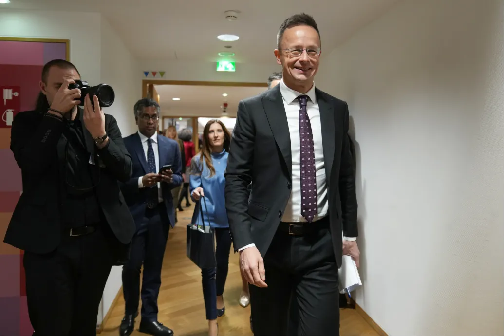 Szijjártó: Ha Evelin a Tisza Párthoz jelentkezett volna sajtósnak, ugyanez a médiavilág úgy ünnepelné, mint világsztárt