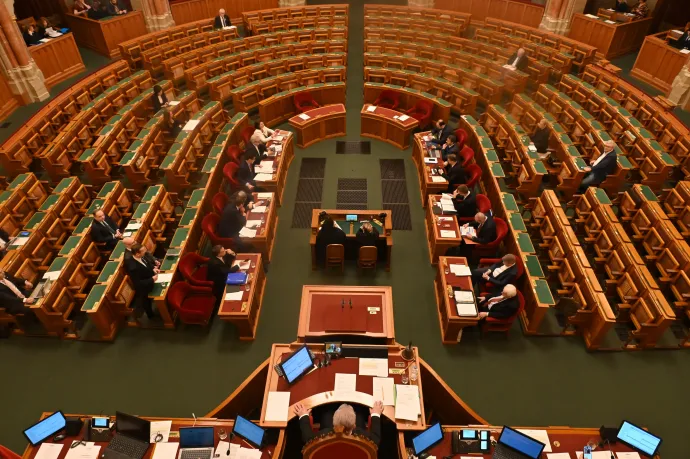 Éjszakára csúszhat a Szőlő utcai ügyről szóló rendkívüli parlamenti ülés