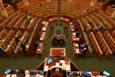 Éjszakára csúszhat a Szőlő utcai ügyről szóló rendkívüli parlamenti ülés