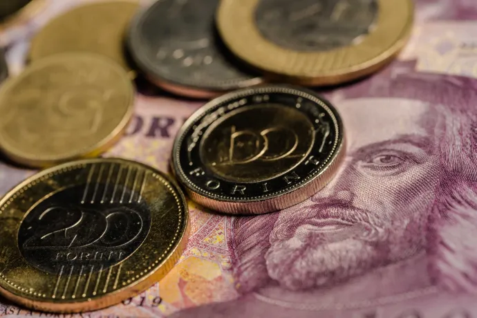 Benne van a pakliban, hogy ennyi volt a forint nagy menetelése