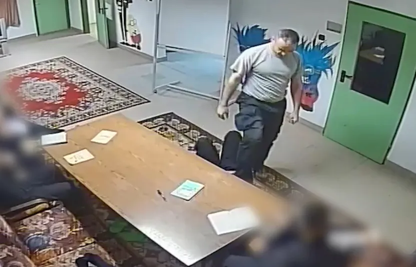 „Egymás seggébe dugtak egy-egy csőre töltött pisztolyt” – évek óta gyűjthették egymásról a kompromittáló anyagokat a Szőlő utca vezetői