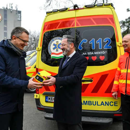 Védjegy lesz a „Na szia mentő!” mondatból