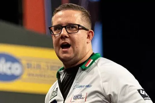 Darts-vb: Kovács Patrik legeket nyert, 180-akat dobott, de kiesett