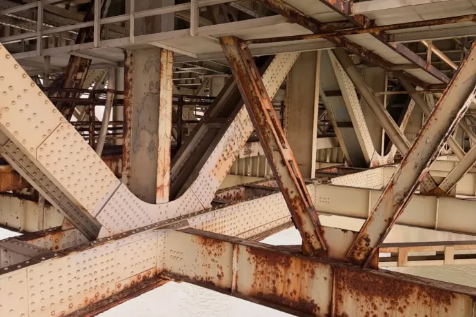 Vitézy Dávid megnézte a rozsdásodó Petőfi hidat, 2026 elején indul a felújítási tender