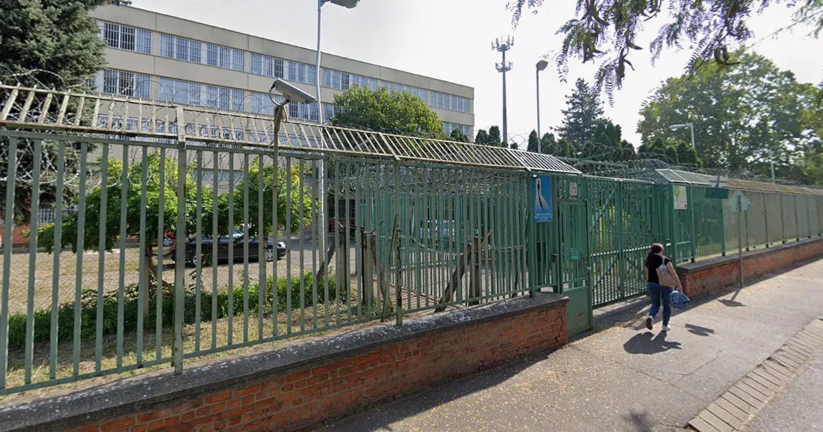 „Én dolgozom, és nem a médiát nézem” – válaszolta a Debreceni Javítóintézet igazgatója az intézményt érintő ügyekre